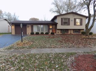 7797 Kensington Ln, Hanover Park, IL