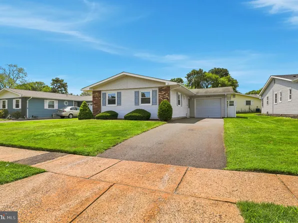 21 Clay Cir, Brick, NJ 08724