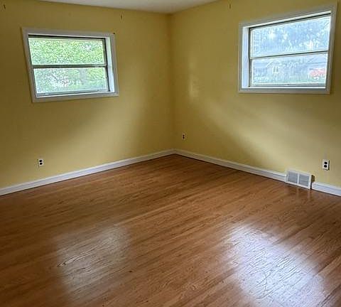 4th image of 3546 Woodcrest Ave