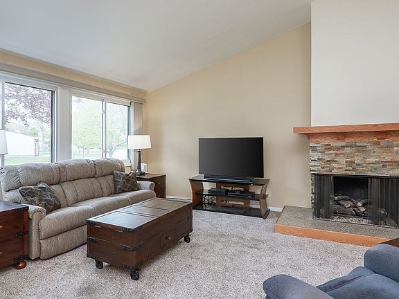 3rd image of 145 Cascade Dr