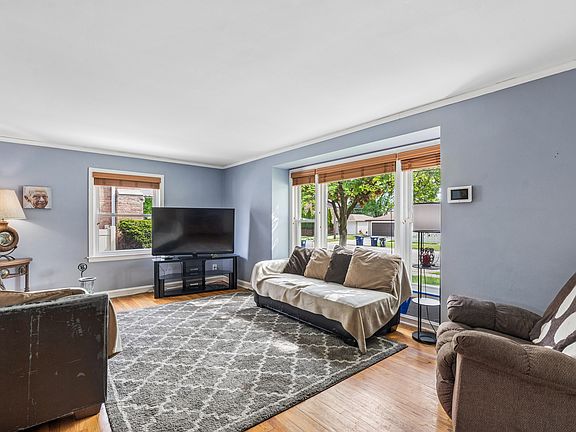 5th image of 1678 Ash St