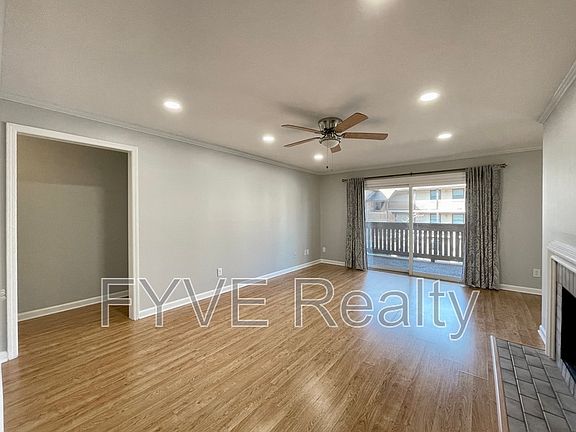 4th image of 105 Hillsboro Pl