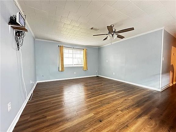 2nd image of 307 Martin Luther King Dr