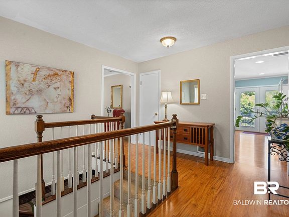 2nd image of 706 Sutherland Dr
