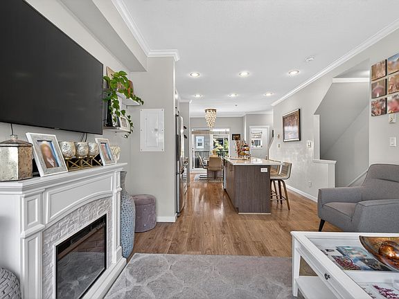 5th image of 1111 Ewen Ave #14