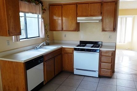 4th image of 15680 Ceres Ave