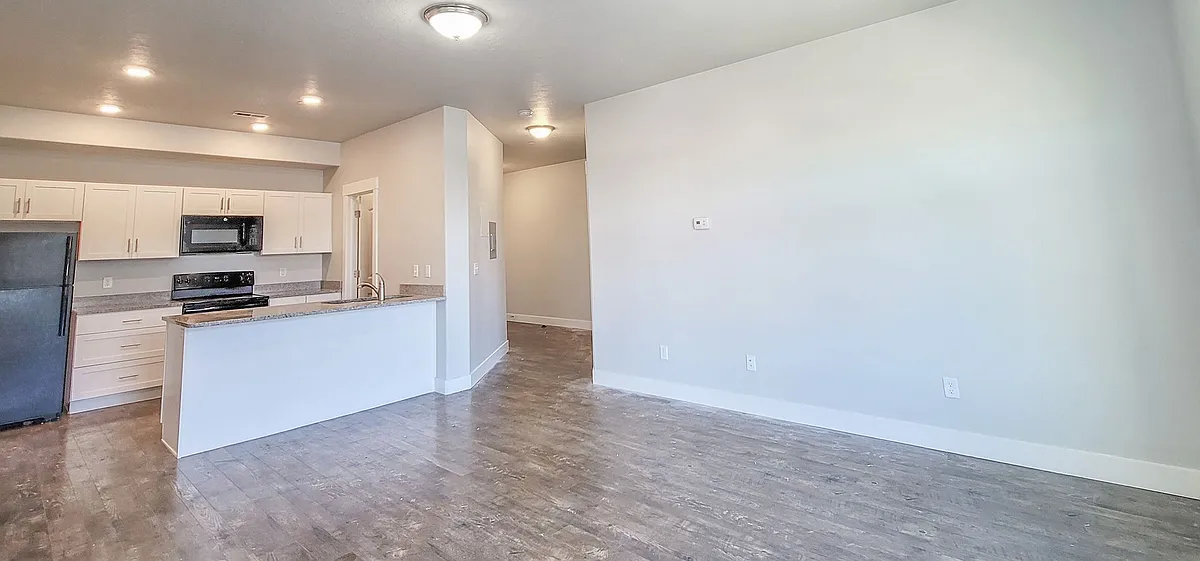 Building Photo - 166 W 200 S