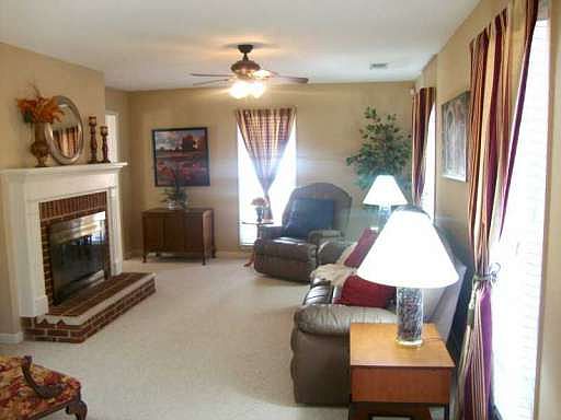 4th image of 838 Providence Dr