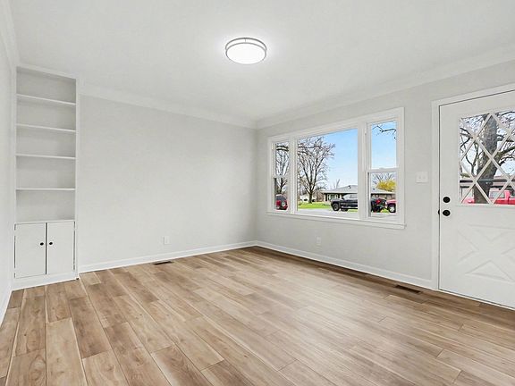 5th image of 471 Woodlyn Dr
