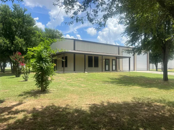 137 Cimmarron Trl, Runaway Bay, TX 76426