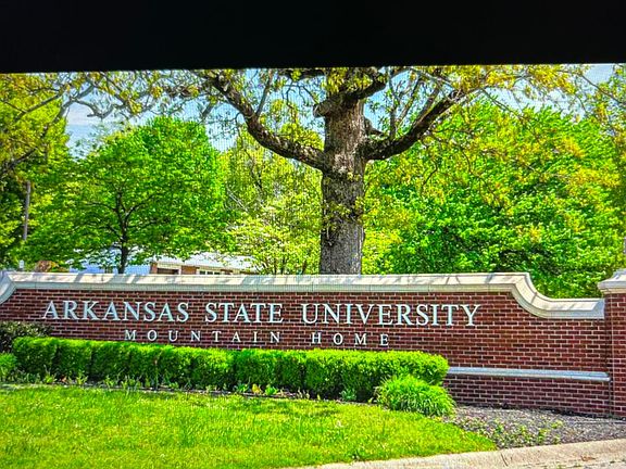 House is directly across the street from MH ASU entrance!