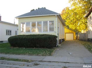 108 S 7th St, Clinton, IA 52732