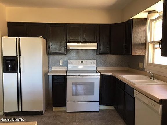 4th image of 4691 E Beltline Ave NE