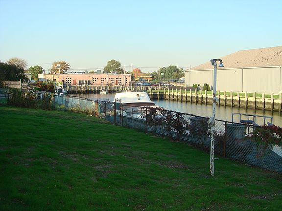 reat Waterfront Mother/Daughter 