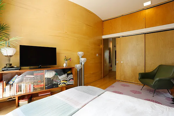 Rented by AVENUE 8 INC | media 1