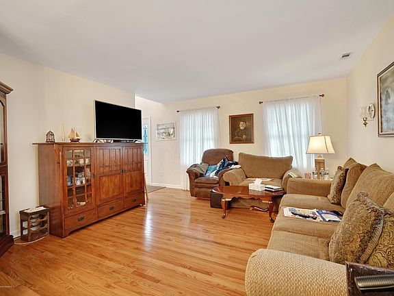 4th image of 186 Bay Stream Dr