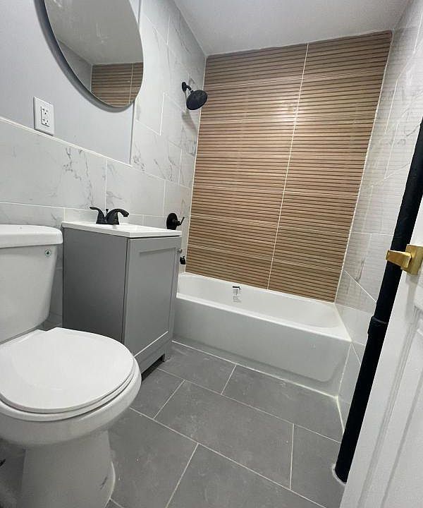 2nd image of 124 Corbin Ave #303