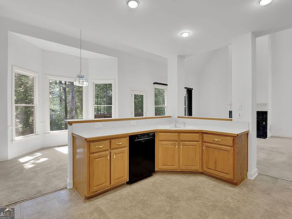 4th image of 3760 Colonial Trl SW