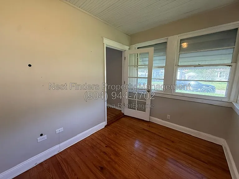 1309 Macarthur St — Photo 7