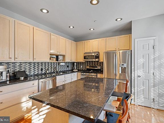 3rd image of 421 Clayton Ln