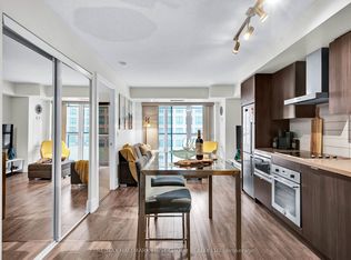 300 Front St W #501, Toronto, ON M5V0E9