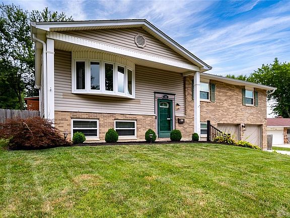 3rd image of 819 Crestmont Dr