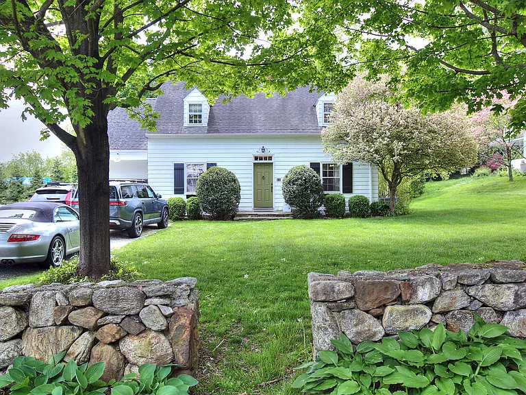 11 Treadwell Ave — Photo 1
