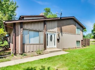 740 Circle Dr, Roselle, IL 60172