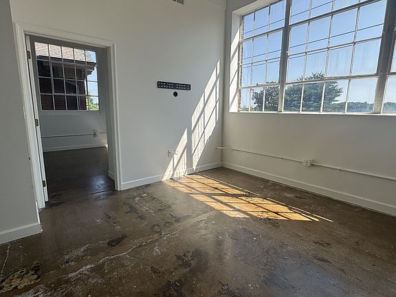 3rd image of 305 6th St #11398917