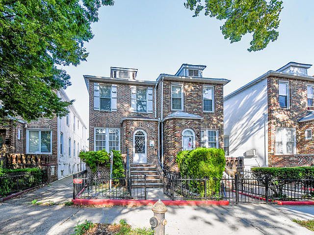 Front of 158 Lake Street.