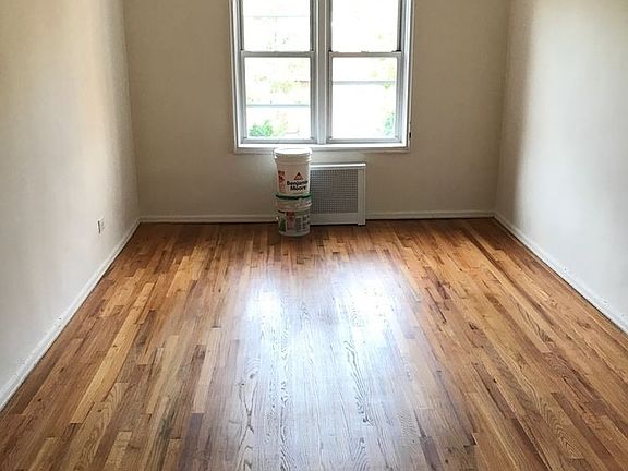 3rd image of 18914 Crocheron Ave APT 409