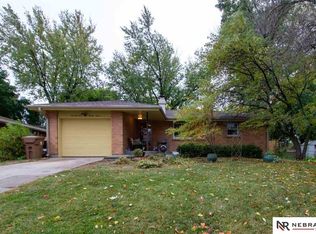 7127 Englewood Dr, Lincoln, NE 68510