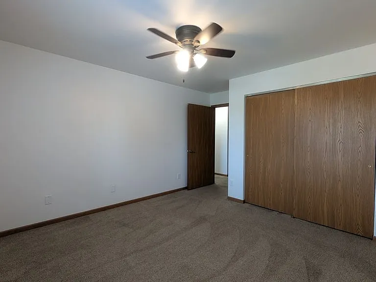 1516 Vogt Dr — Photo 4