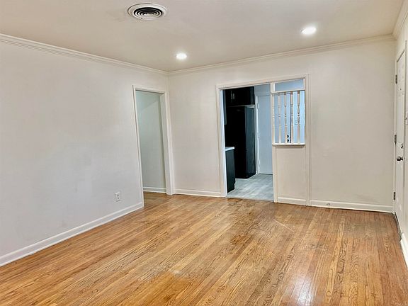 3rd image of 1418 S Harrison St