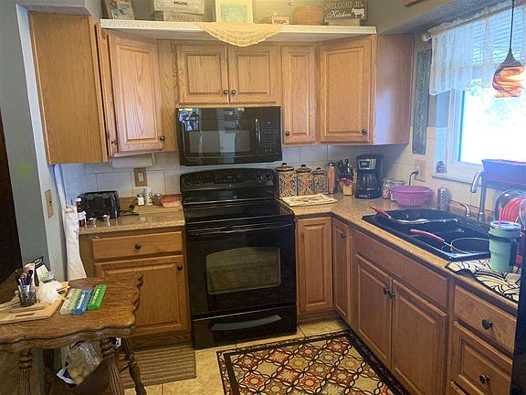 3rd image of 9072 Oak Ln