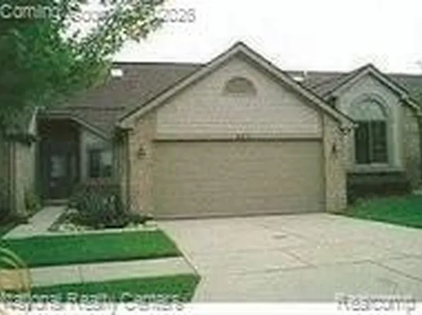 226 Sisu Knoll Dr, Brighton, MI 48116