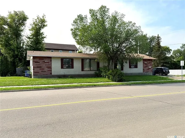 1491 98th St #A/b, North Battleford, SK S9A 0M3