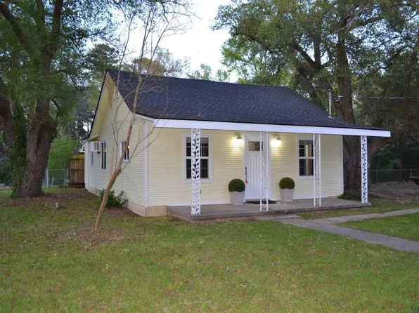 2302 W Upshur Ave, Gladewater, TX 75647