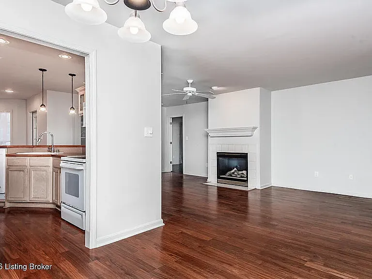 1107 Belmont Park Way — Photo 6