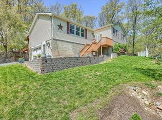 180 Mine Rd, Highland Falls, NY 10928