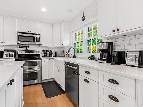 5th image of 93 Duckpond Drive N