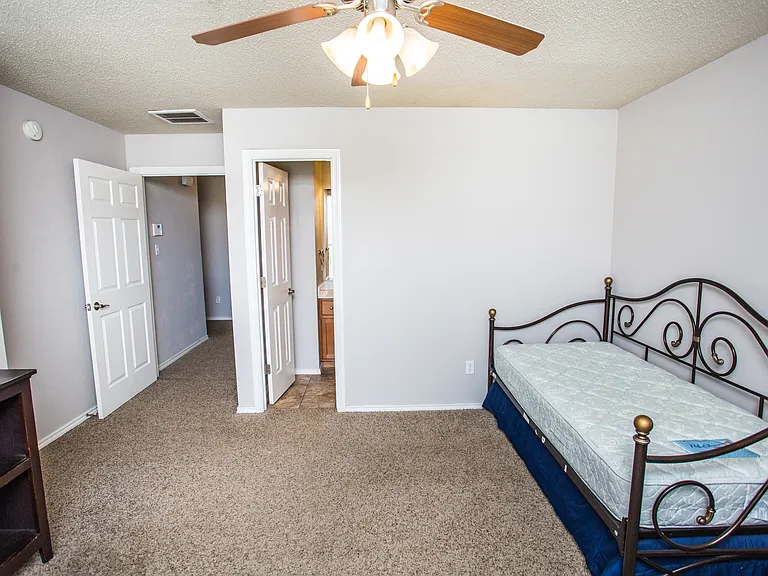 2108 Main St #4 — Photo 22