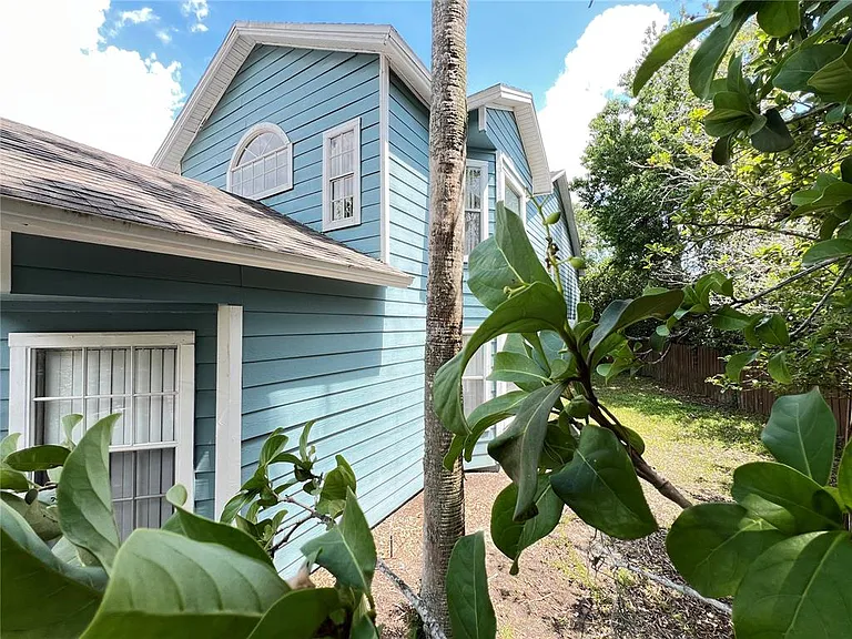 8710 Rain Forest Pl #D — Photo 32