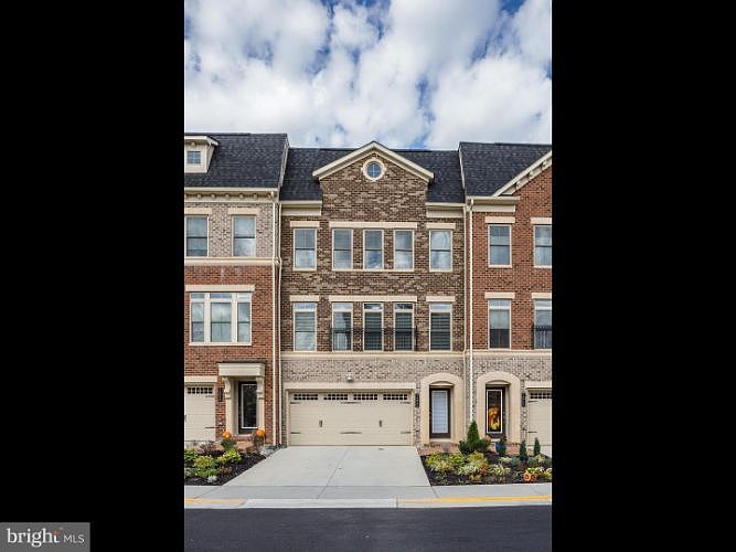 1st image of 7222 Magpie Ln