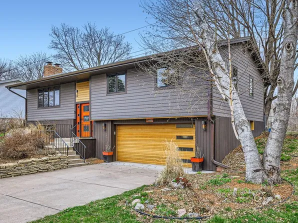 2453 Brenner St, Roseville, MN 55113