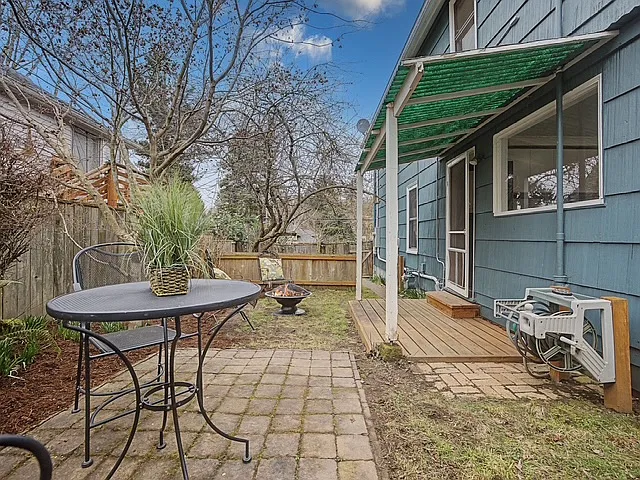 2220 SE Yamhill St — Photo 5
