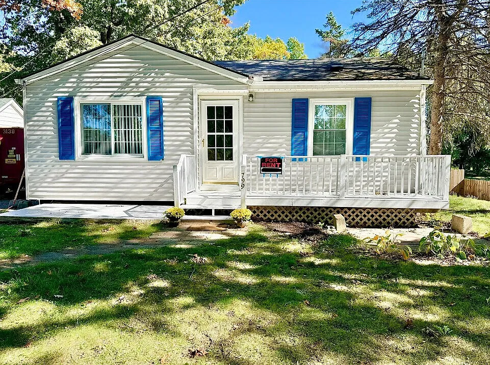 3 bed, 1378 sqft, $2,000 — Photo 1