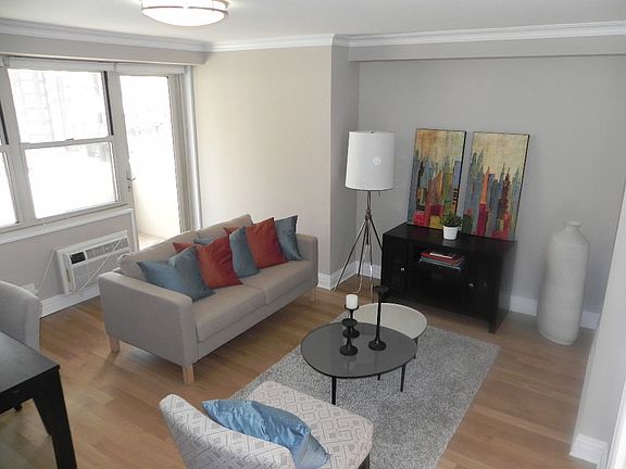 3rd image of 310 Greenwich St APT 11C