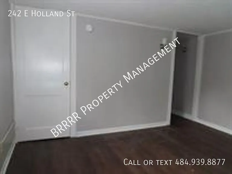 242 E Holland St — Photo 7