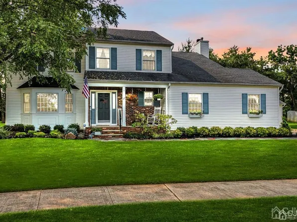 17 Lordina Dr, Edison, NJ 08817